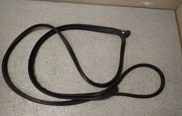 Suzuki SX4 S-Cross Rubber seal front door (on door) 