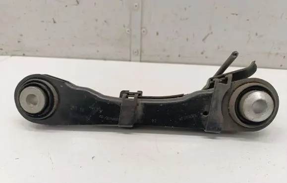 BMW 7 G11 G12 Rear upper control arm/wishbone 6867537