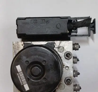 Volkswagen Golf VI ABS Pump 1K0614517DG 1K0907379BJ