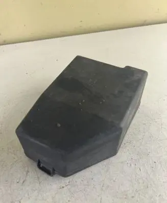 Toyota Yaris Fuse box cover
