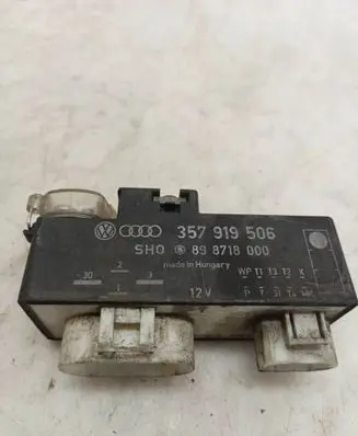 Volkswagen PASSAT B5.5 Coolant fan relay 357919506 898718000