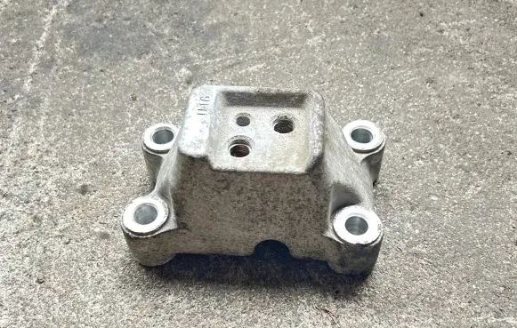 KIA Ceed Gearbox mounting bracket U16