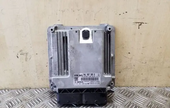 Volkswagen PASSAT B8 Engine control unit/module 04L907309R 0281031066