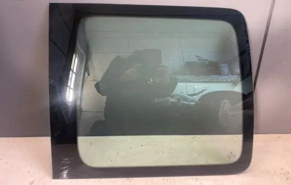 Volkswagen Caddy Rear side window