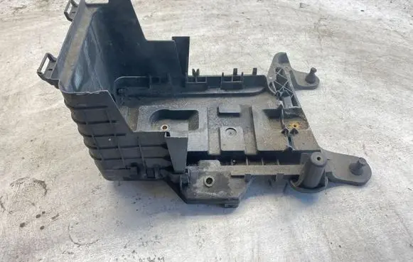Battery box tray