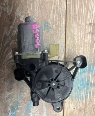 Volkswagen Golf SportWagen Front door electric window regulator 5Q0859802C
