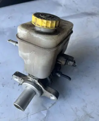 Dodge Nitro Master brake cylinder