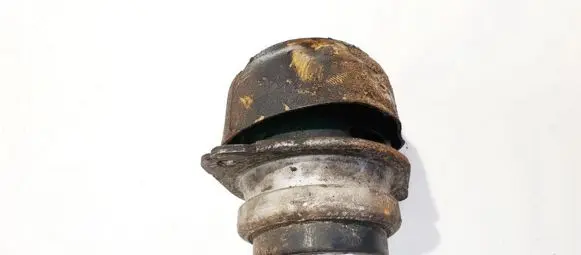 Volkswagen Touareg I Engine mount bracket