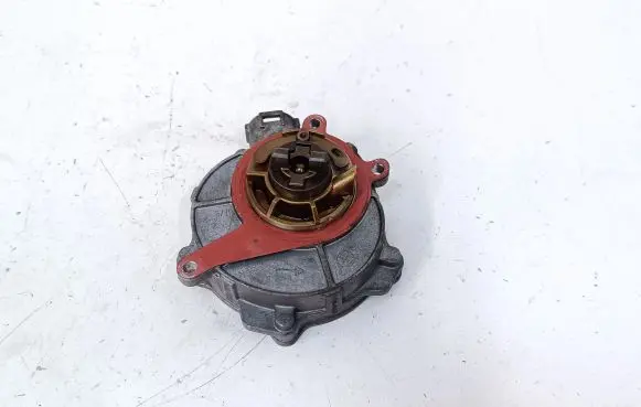Audi Q7 4L Vacuum pump 06E145100R
