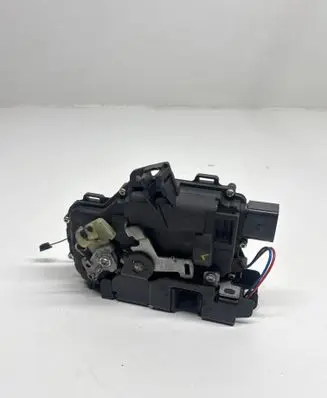 Volkswagen Golf IV Front door lock 6X1837013H