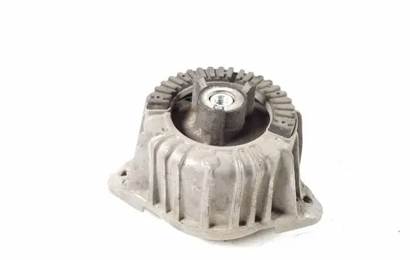 Mercedes-Benz E W212 Engine mount bracket A2042406117