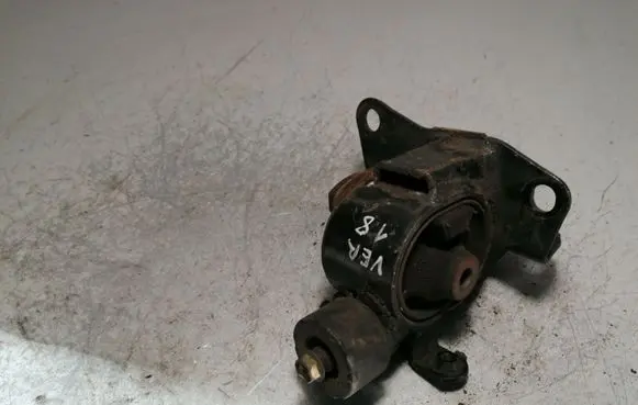 Toyota Corolla Verso AR10 Engine mount bracket