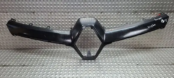 Renault Megane III Front bumper upper radiator grill S26279254 620722843R