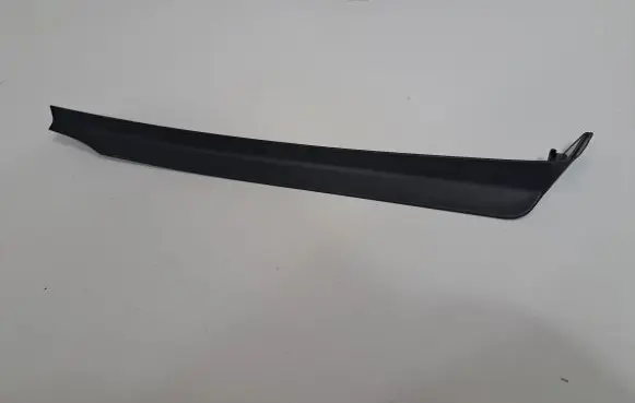 Dashboard glove box trim