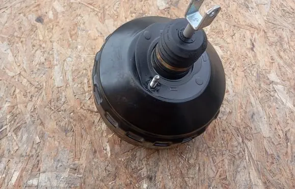 BMW 1 E81 E87 Brake booster 6785644