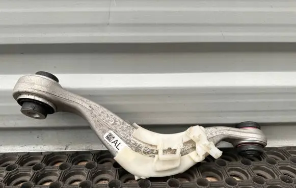 BMW 5 G30 G31 G38 Rear upper control arm/wishbone 6883339