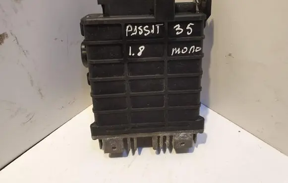 Volkswagen PASSAT B3 Engine control unit/module 0280000711 443907403