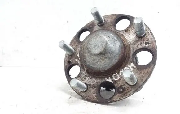 Rear wheel hub