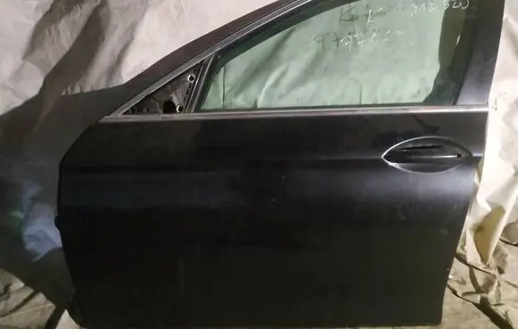 BMW 5 GT F07 Front door JUODOS