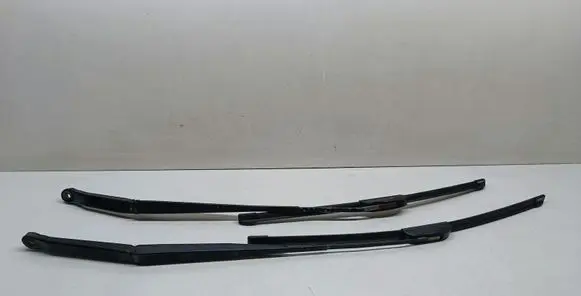 Honda CR-V Front wiper blade arm