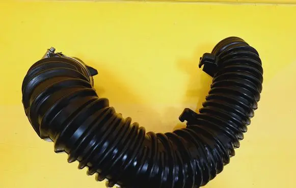 Opel Vivaro Air intake hose/pipe 8200806067A 93861664