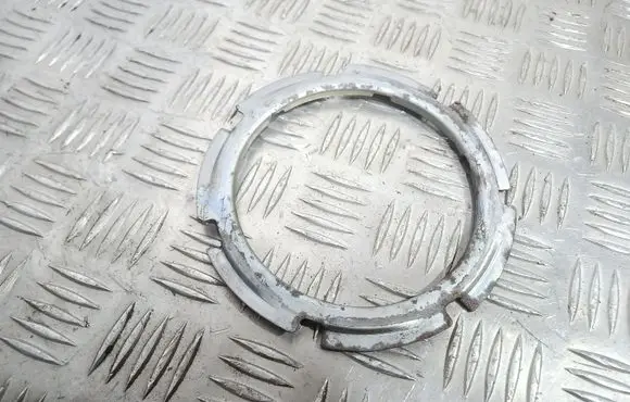 Audi A4 S4 B7 8E 8H In tank fuel pump screw locking ring/nut 