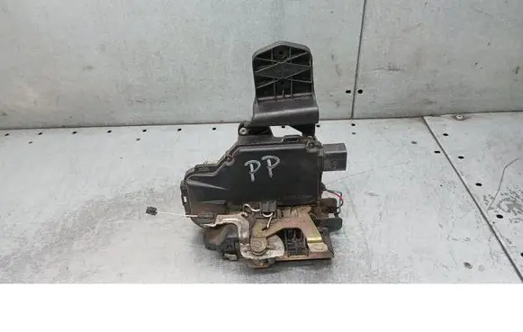 Volkswagen PASSAT B5 Front door lock