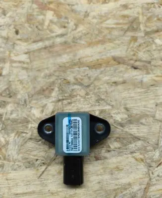 Fiat 500E Airbag deployment crash/impact sensor P6817069AA TSVQE2845VA262 39754C