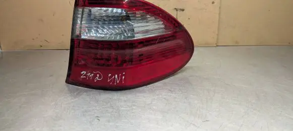 Mercedes-Benz E W211 Rear/tail lights A2118202864 158870V