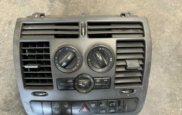 Mercedes-Benz Vito Viano W639 Central console control unit 