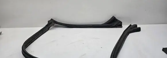 Jaguar XK - XKR Trunk rubber seal (body) 