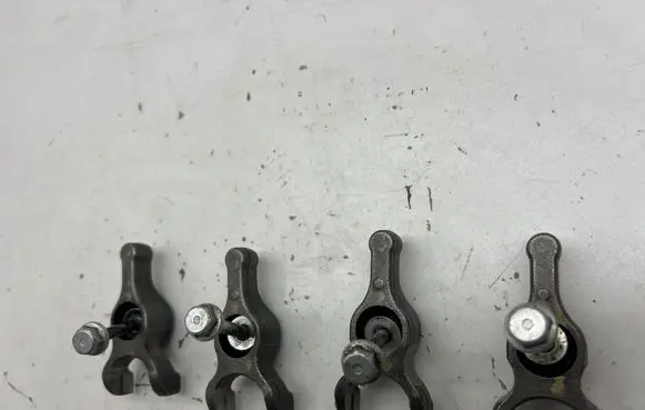 Isuzu D-Max Fuel Injector clamp holder 