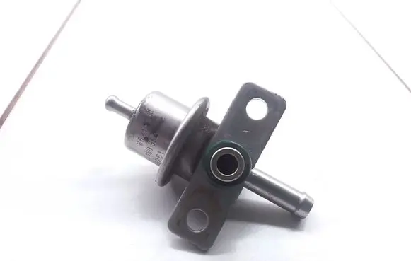 Volvo S40, V40 Fuel pressure regulator 9146761 0280160554