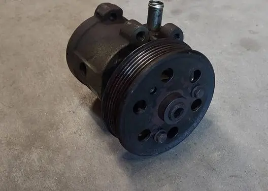 Renault 21 Power steering pump 7700105710B 26025249