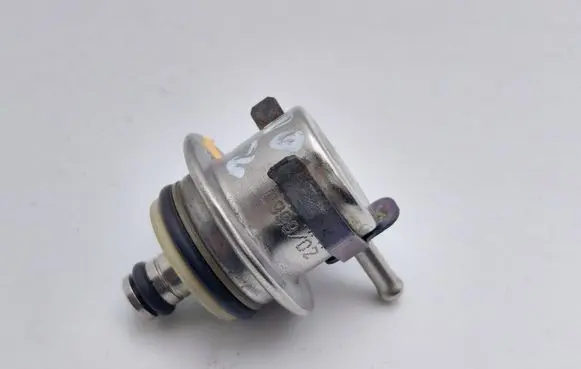 Renault Clio II Fuel pressure regulator