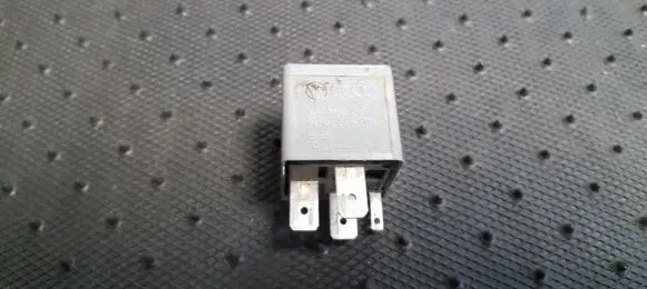 Volkswagen Golf IV Other relay 1J0906381A V23134-B63-X396