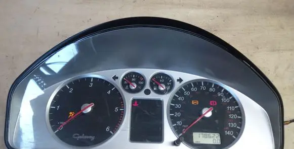 Ford Galaxy Speedometer (instrument cluster) 7M5920900E YM2110849