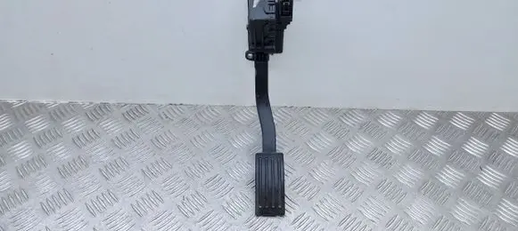 Ford C-MAX I Accelerator throttle pedal 3M519F836CH 6PV00864135