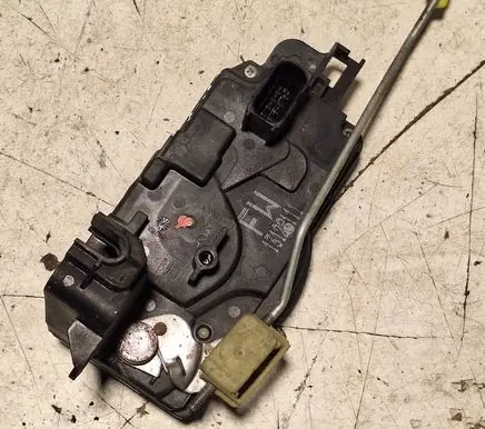 Opel Astra H Front door lock 13128111 13128111FW