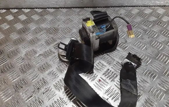 Volkswagen Golf IV Front seatbelt 1J4857705J