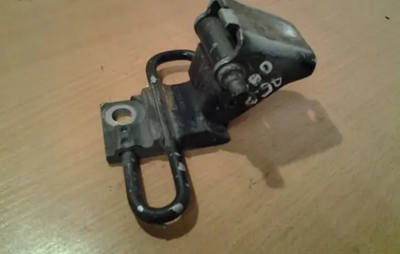 Audi A6 S6 C6 4F Front door lower hinge 8E0831412B