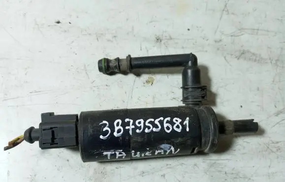 Volkswagen Touran I Headlight washer pump 3B7955681