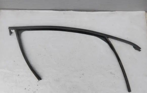 Opel Insignia B Front door rubber seal 39134435