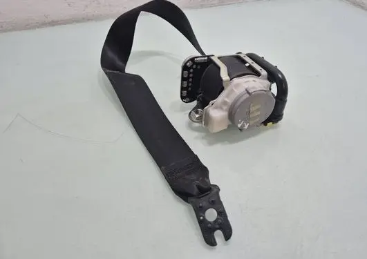 Skoda Octavia Mk3 (5E) Front seatbelt 