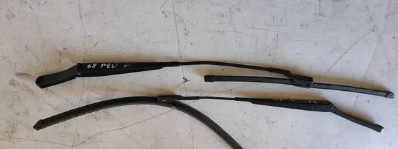 Volkswagen PASSAT B8 Headlight wiper arm set 