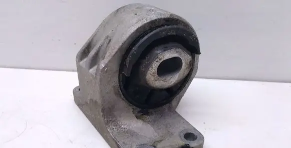 Land Rover Discovery 3 - LR3 Gearbox mount 3318153211 4618099231