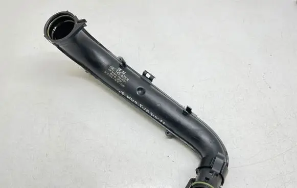 Volkswagen Golf VII Intercooler hose/pipe 04E145673M