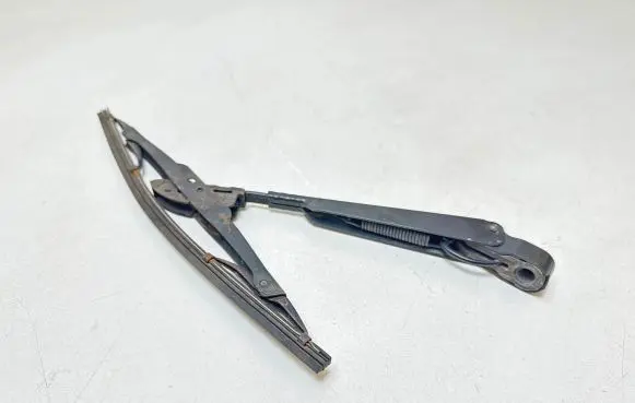 Ford C-MAX I Rear wiper blade arm R17526A
