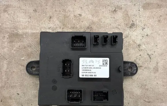 Peugeot 308 Central body control module 9850288680 1053690900 40527A02