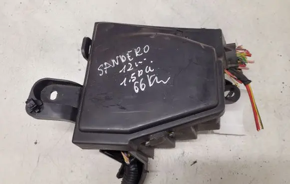 Dacia Sandero Fuse module 243822641R